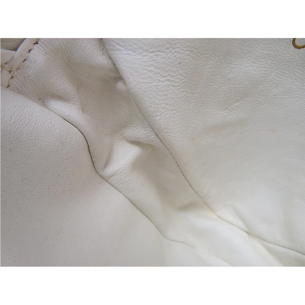 Elegant White Quilted Shoulder Bag - Picture 10 of 16